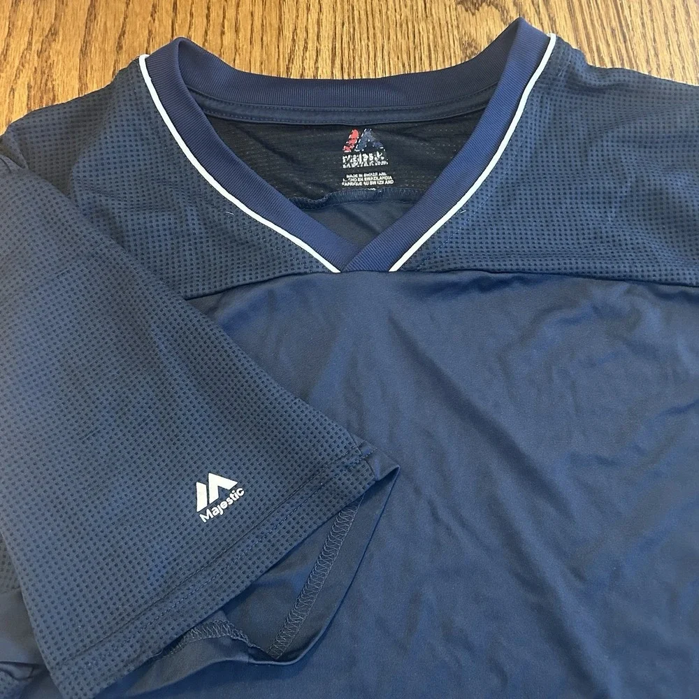 Majestic Men's Athletic Shirt Size L Navy Blue V-Neck Short Sleeve Sportswear